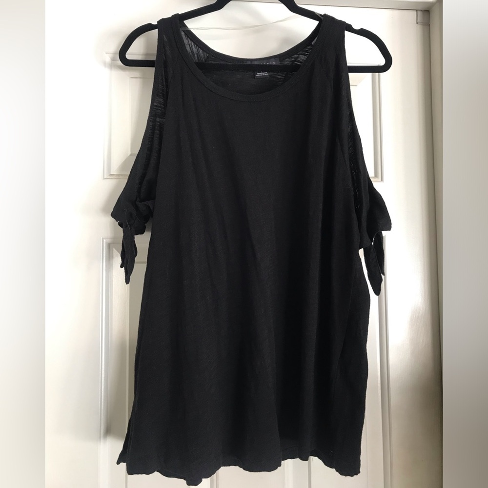 Women's Black Cold Shoulder Top by Sanctuary size-L